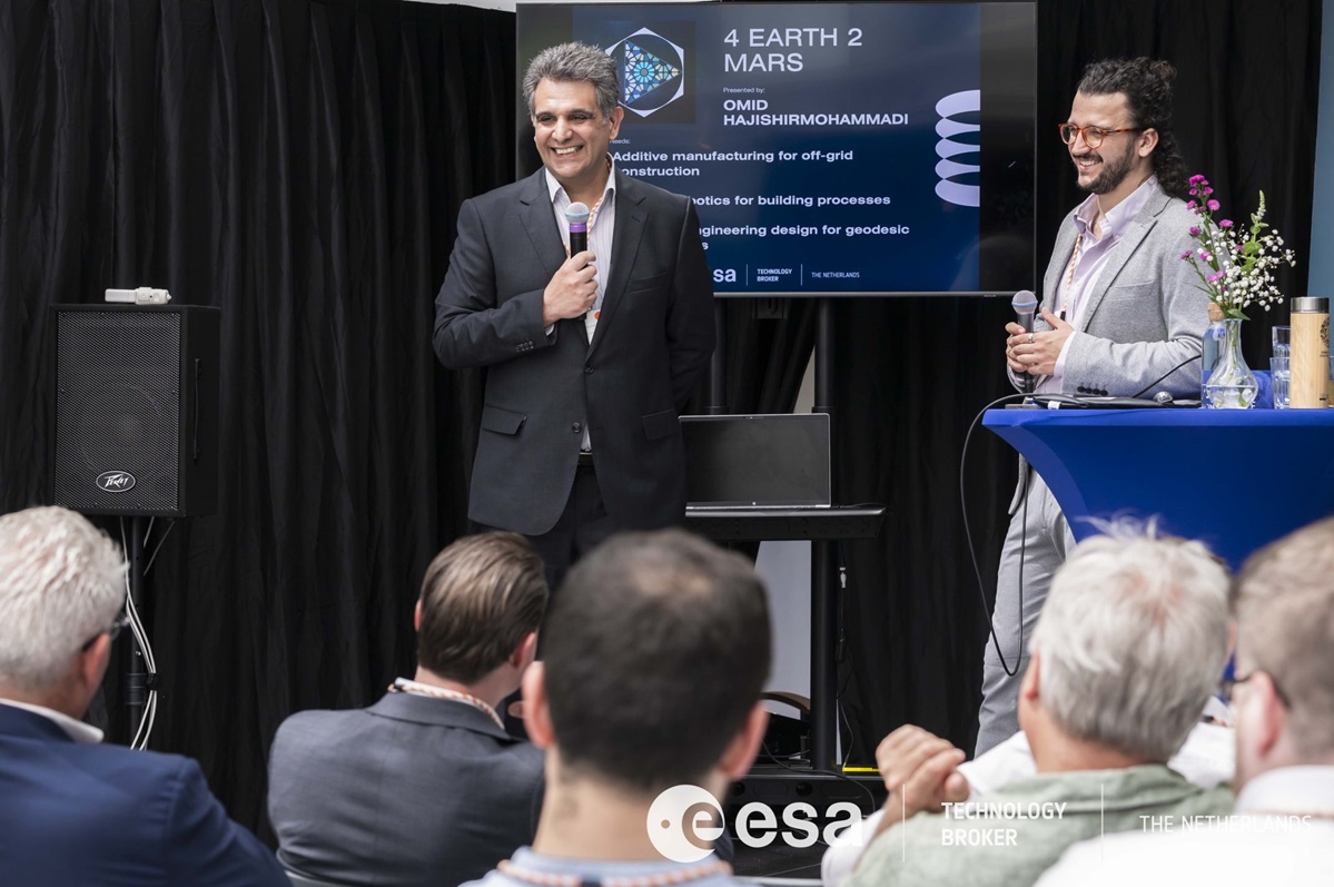 4 Earth 2 Mars – Omid Hajishirmohammadi, founder and CEO space business professionals presenting on stage