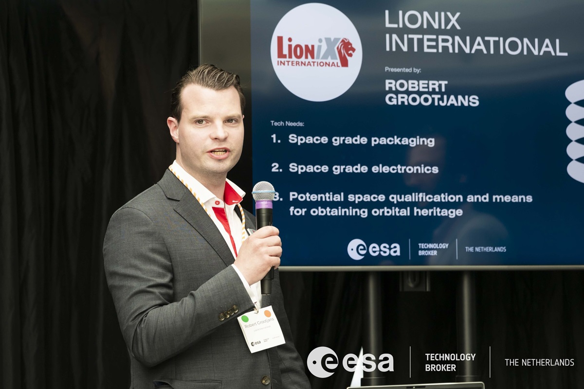 LioniX International – Robert Grootjans, key account manager space business professionals presenting on stage