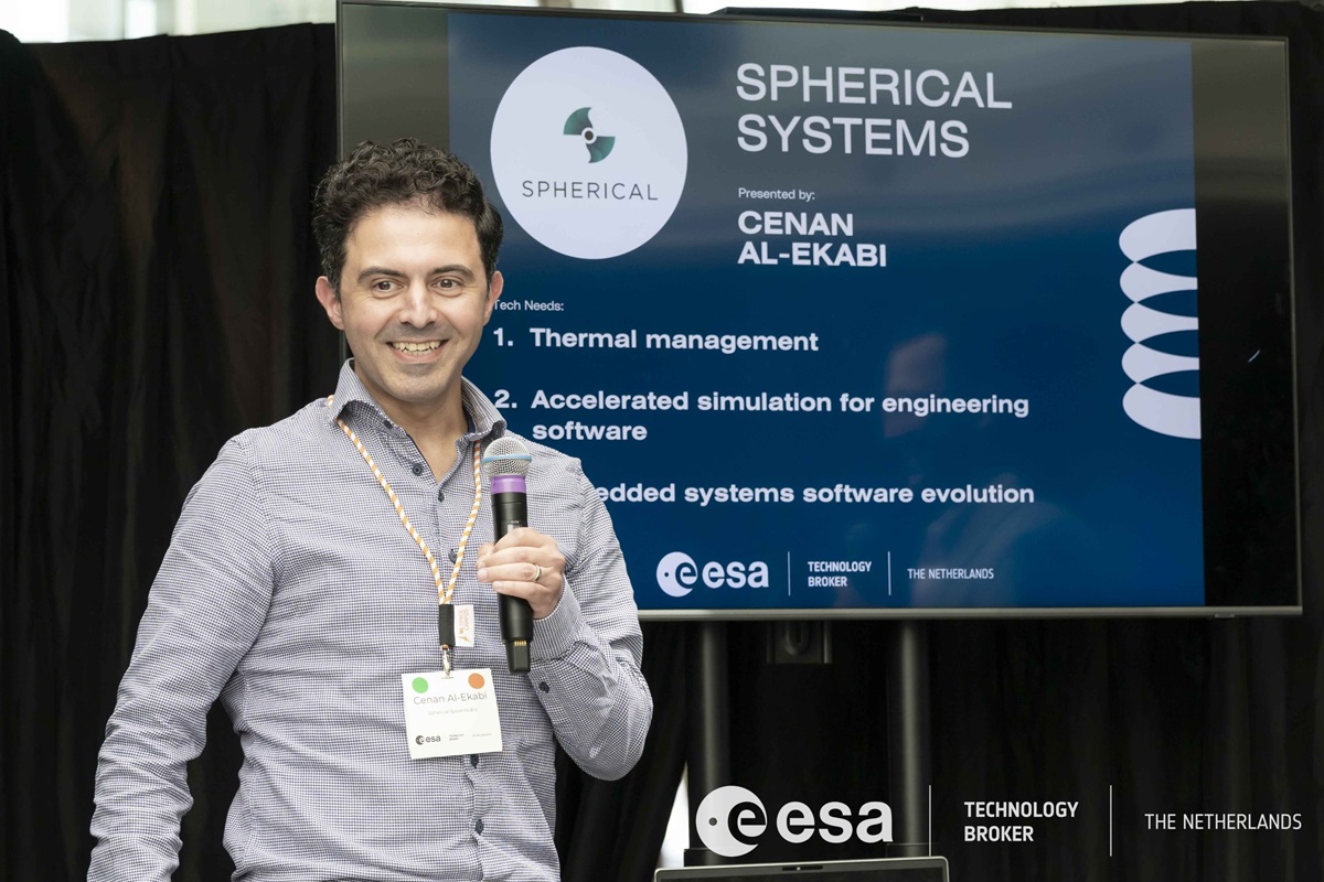 Spherical Systems – Cenan Al-Ekabi, operations manager space business professionals presenting on stage